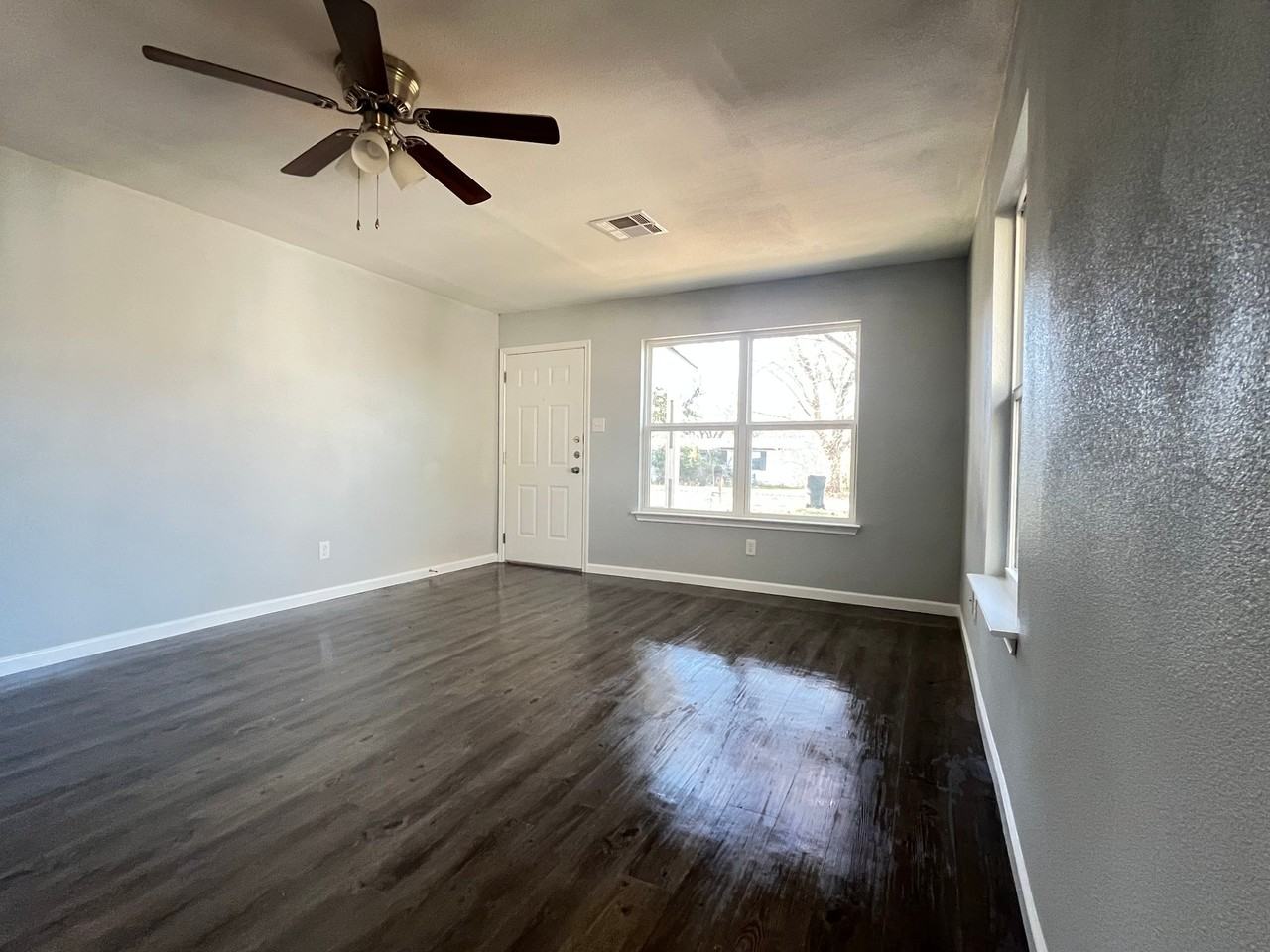 105 Chico St - Photo 3 of 22