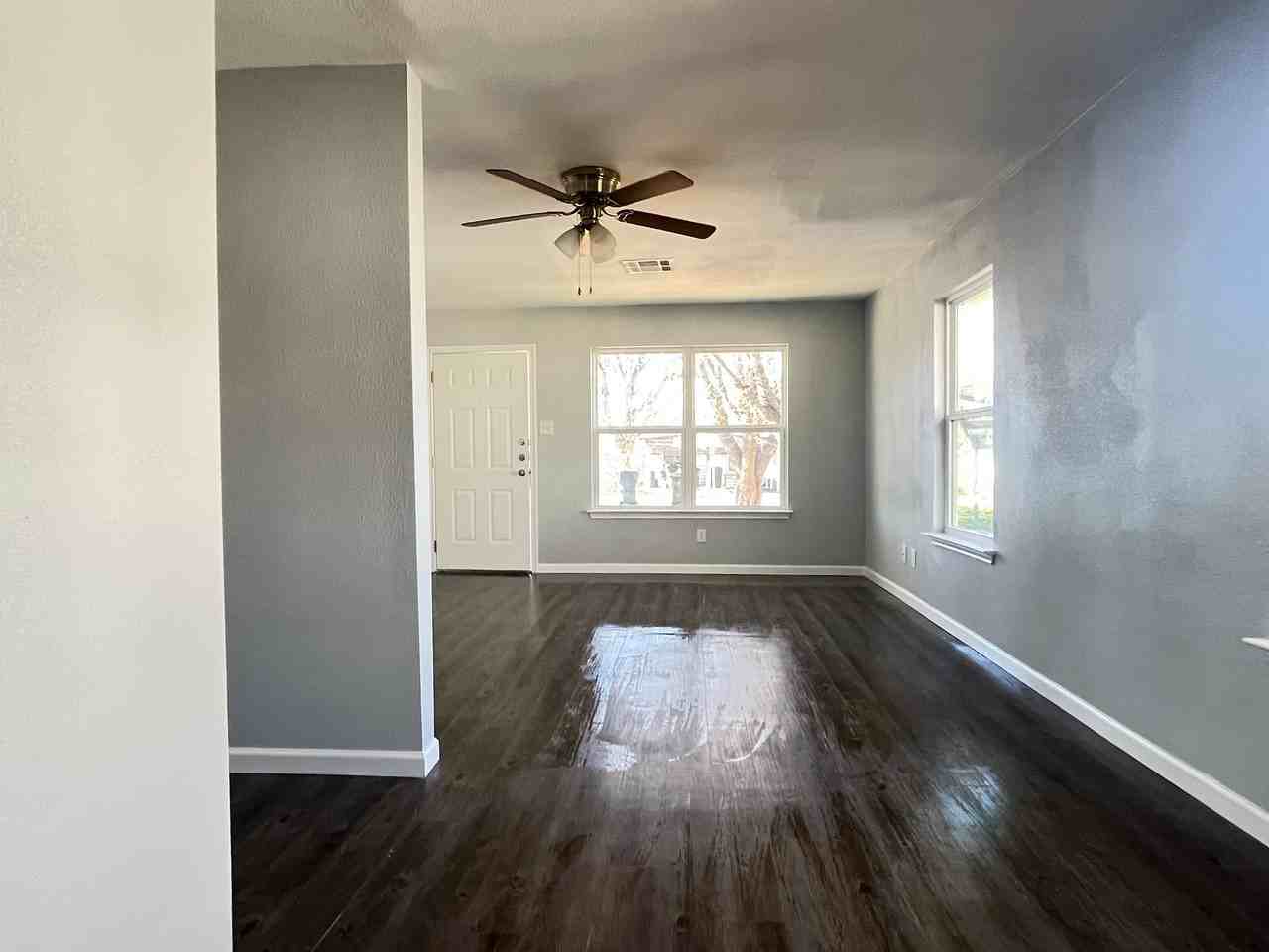105 Chico St - Photo 4 of 22