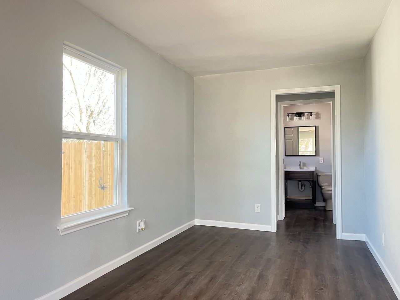 105 Chico St - Photo 5 of 22