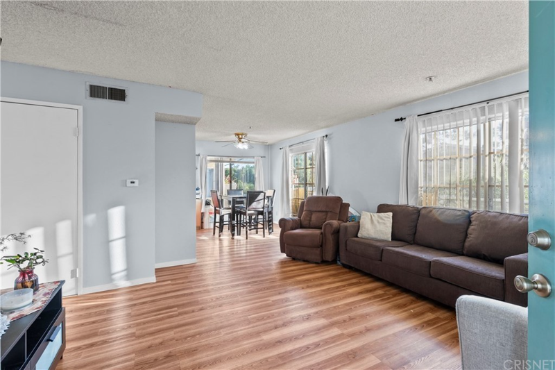 8800 Burnet Ave - Photo 4 of 10