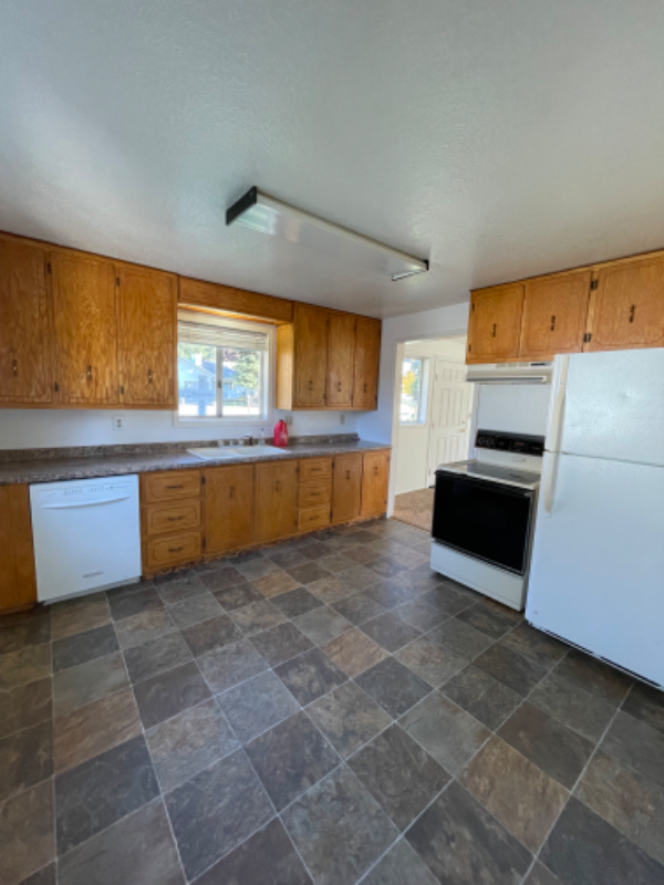 38 Forest Ave - Photo 3 of 13