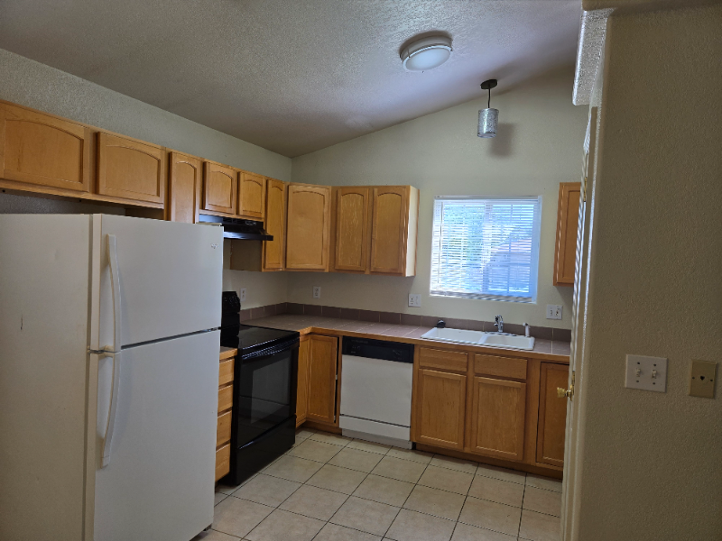 8 Plymouth Cir #2 - Photo 7 of 25
