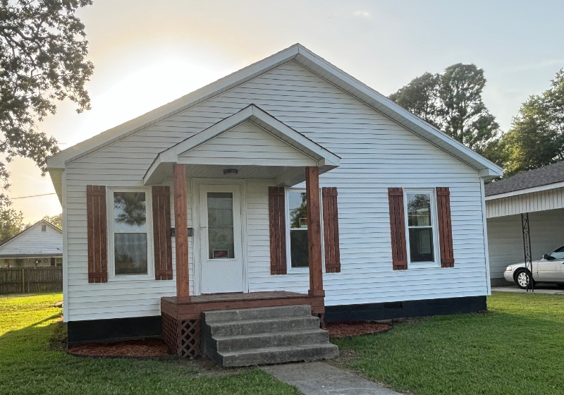 718 S Pine St - Photo 2 of 10