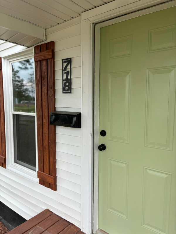 718 S Pine St - Photo 3 of 10
