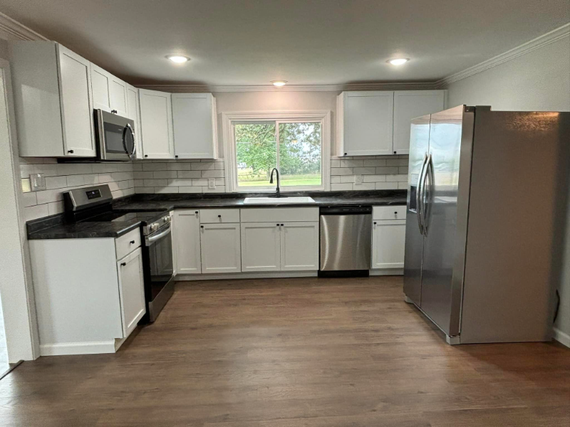 718 S Pine St - Photo 4 of 10