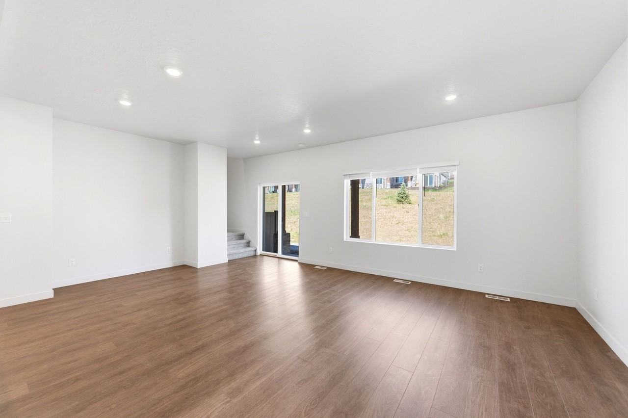 2256 N Canal View Ln - Photo 2 of 24
