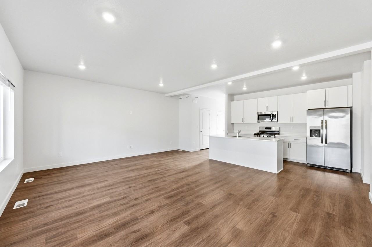 2256 N Canal View Ln - Photo 5 of 24