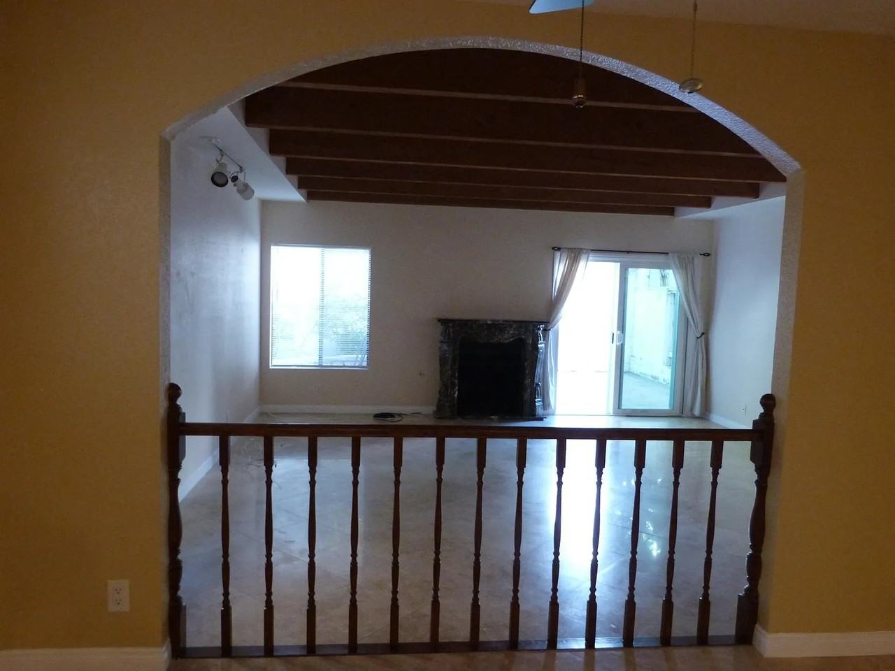 1617 Morgan Ln - Photo 4 of 20