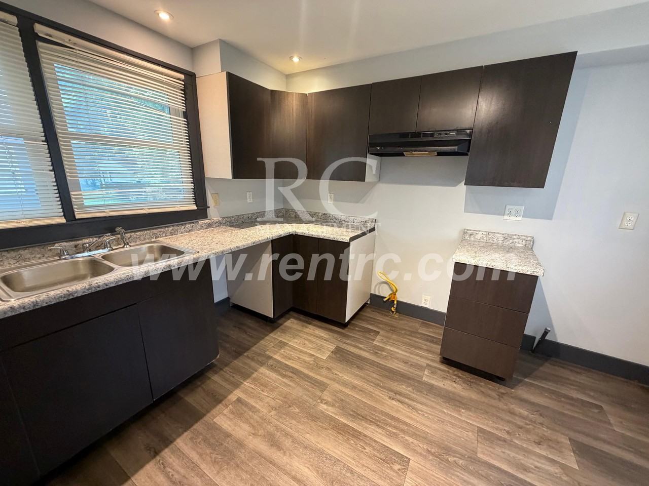 1212 Robinson St - Photo 3 of 13