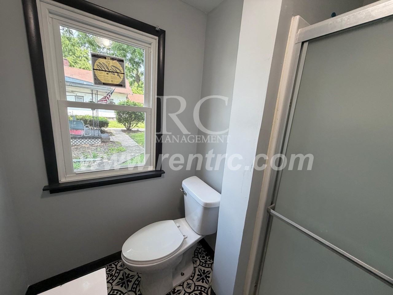1212 Robinson St - Photo 4 of 13