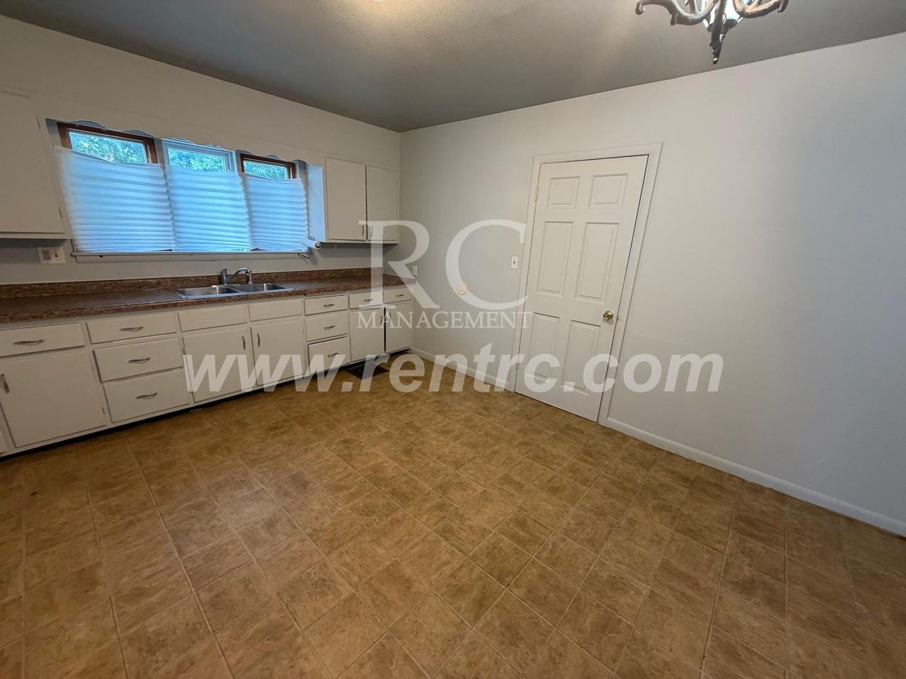 629 Commercial St - Photo 2 of 13