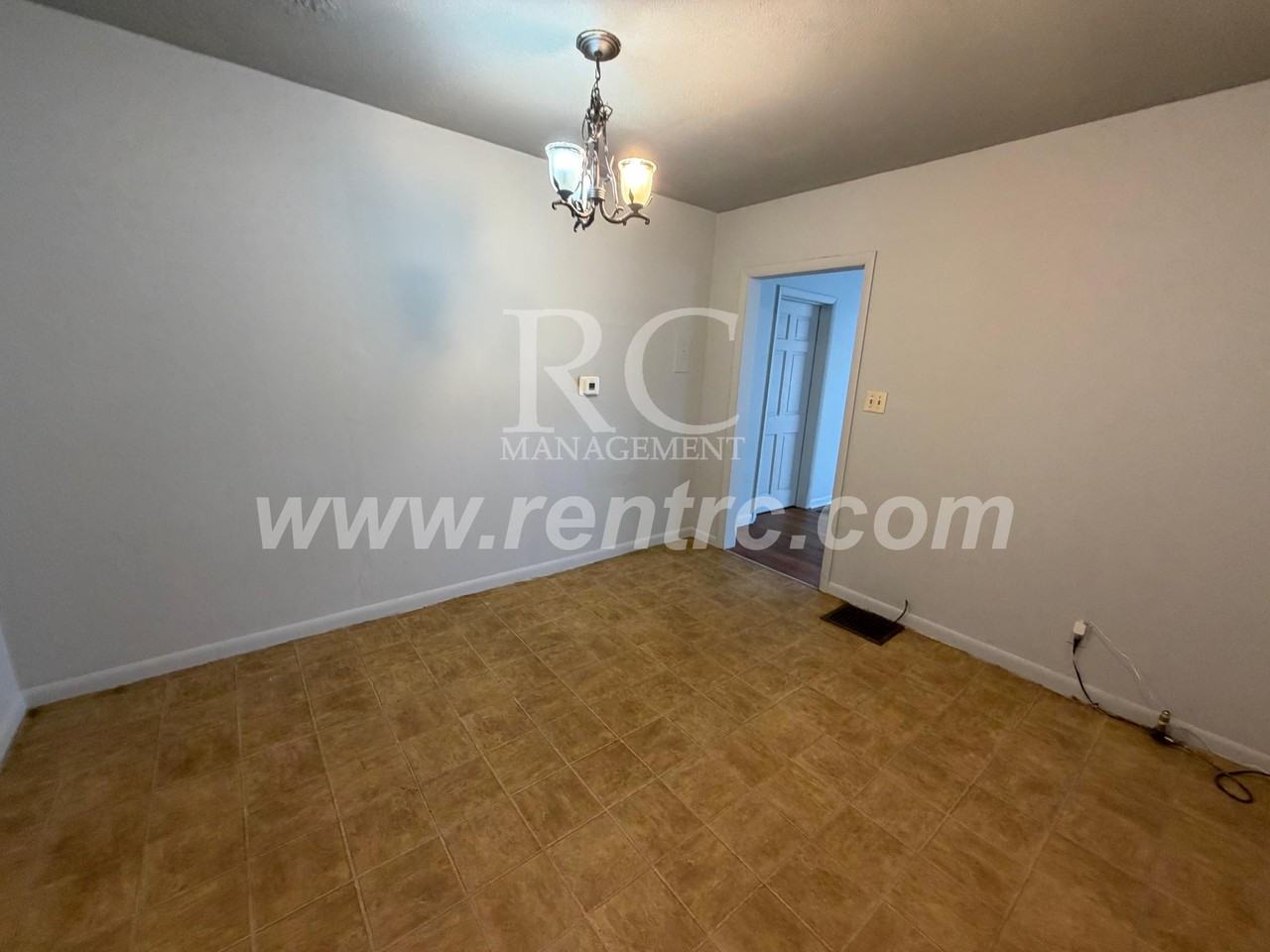 629 Commercial St - Photo 3 of 13
