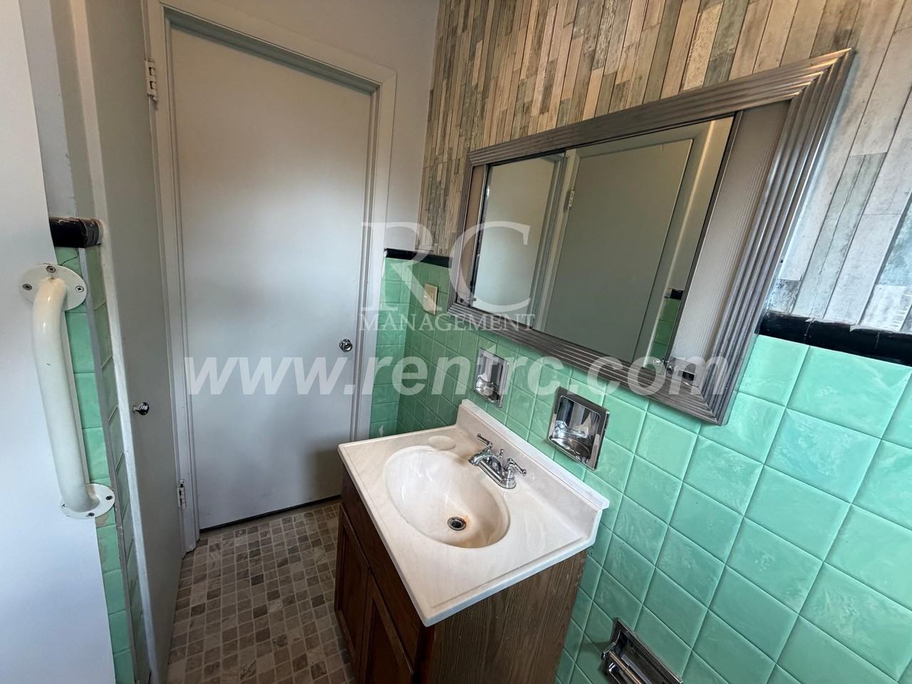 629 Commercial St - Photo 5 of 13