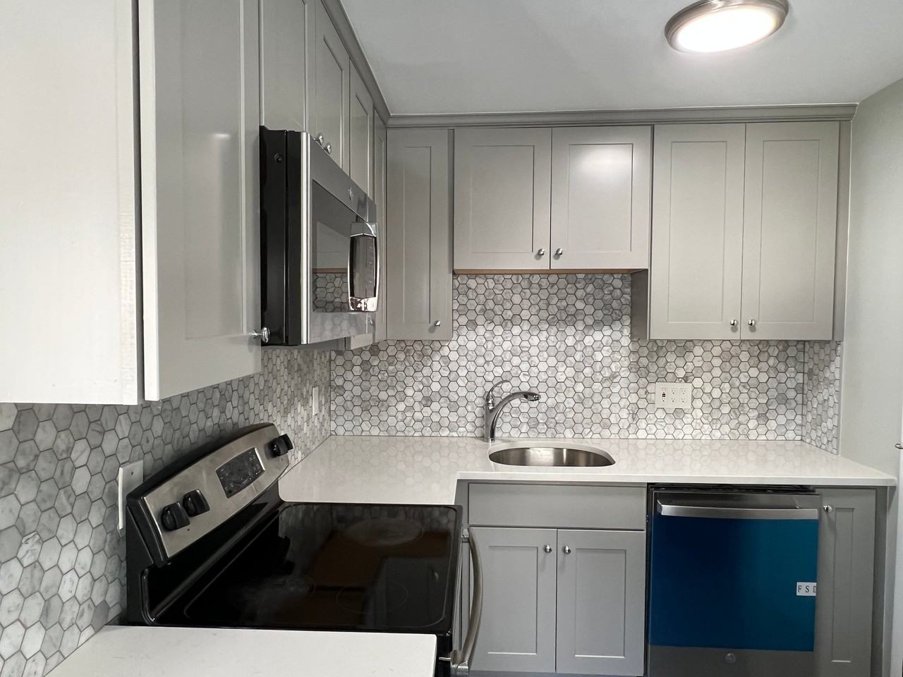 15 Leicester St #H - Photo 3 of 8