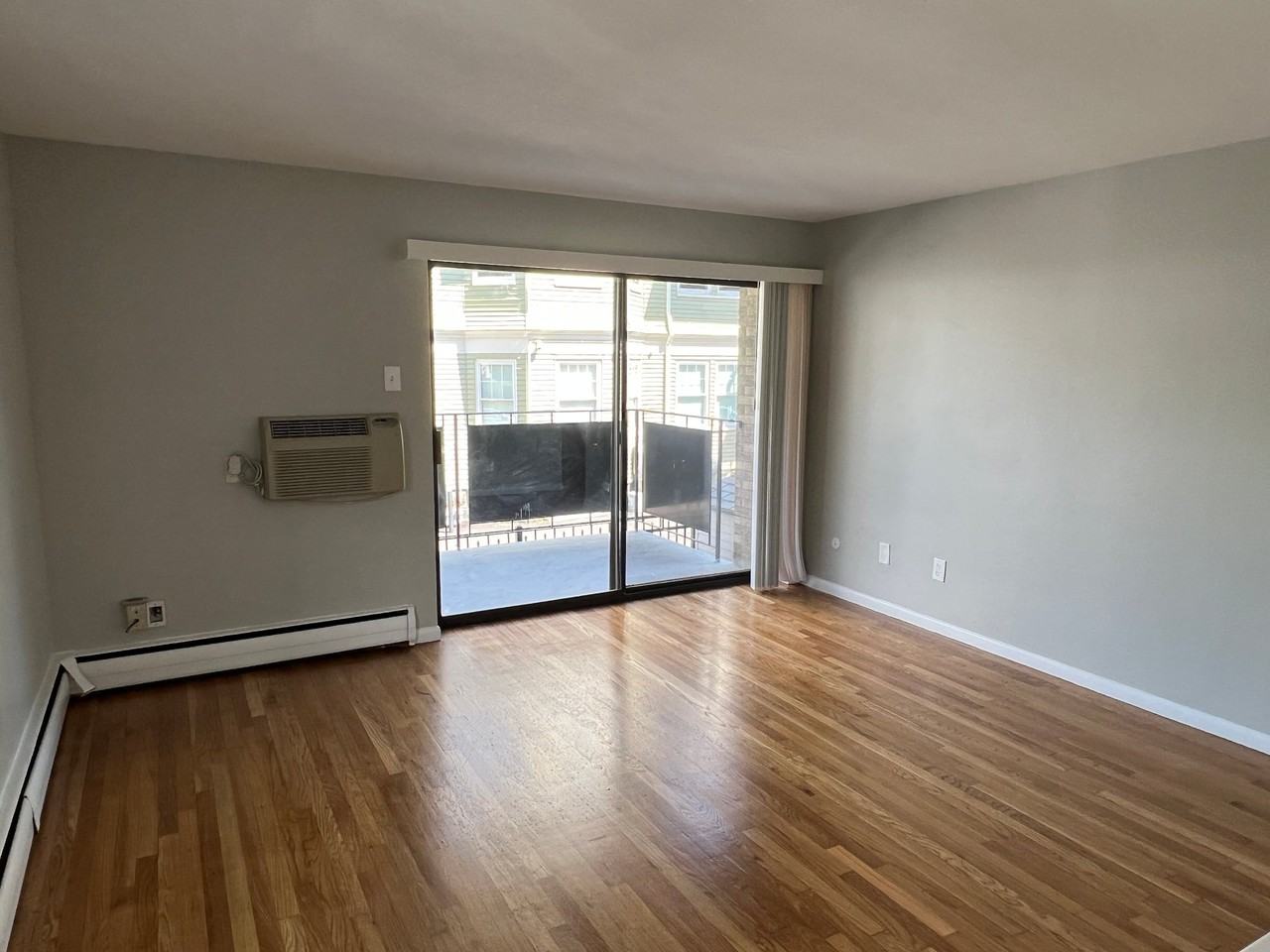 15 Leicester St #H - Photo 4 of 8