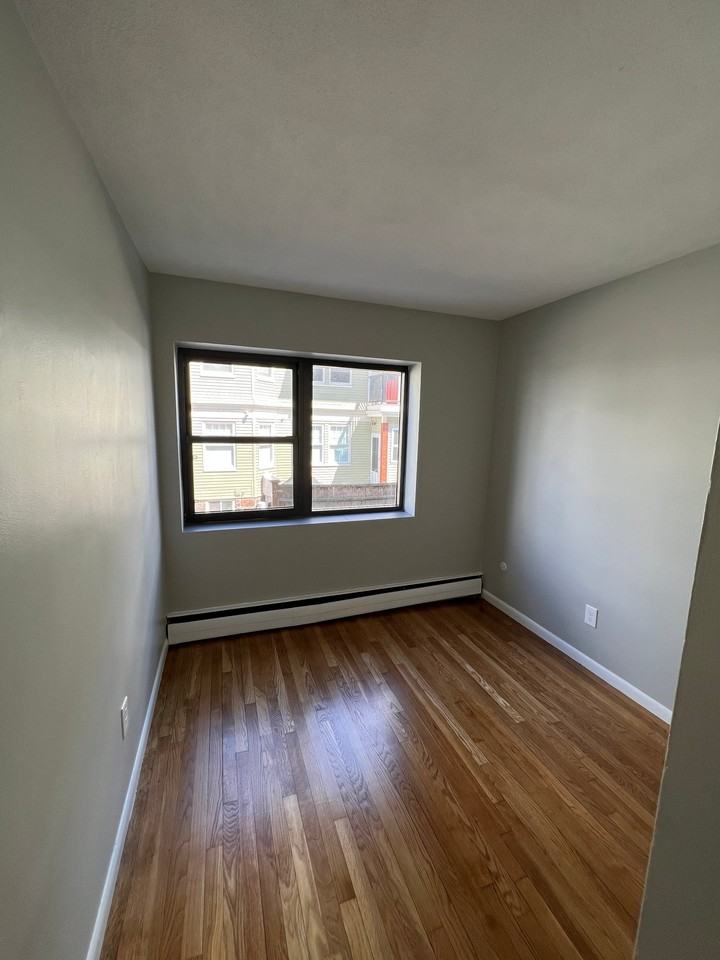 15 Leicester St #H - Photo 6 of 8