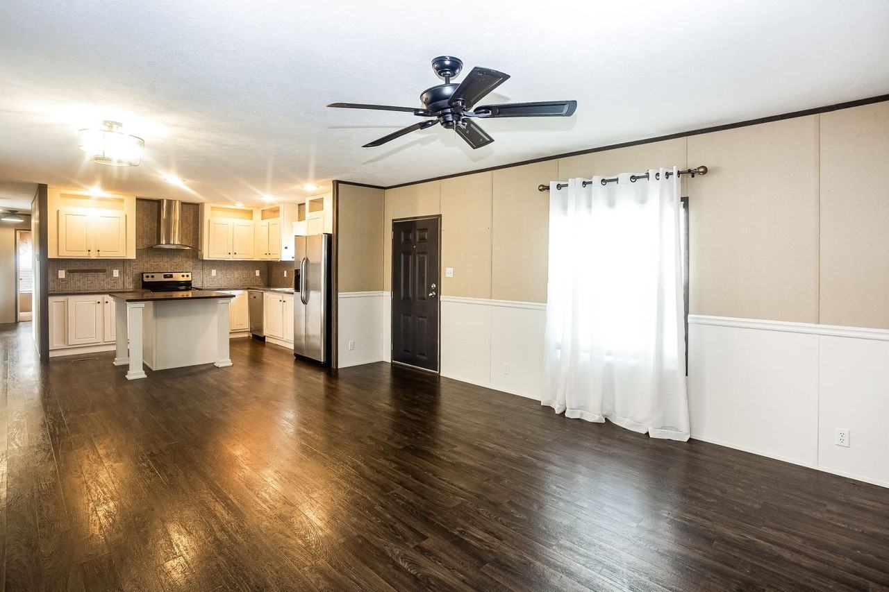 106 Barkley Ln - Photo 4 of 15
