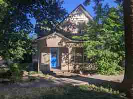 featured image of 835 E 6th Ave #A