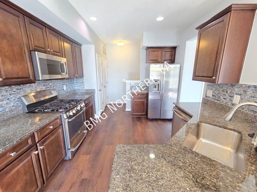 25224 Briargate Ter - Photo 3 of 28