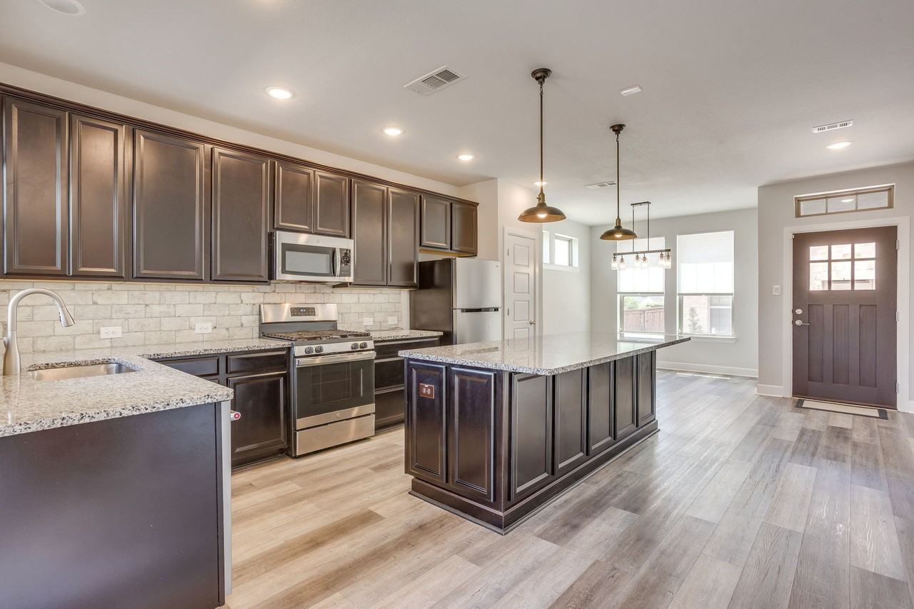 14228 Walsh Ave - Photo 4 of 21