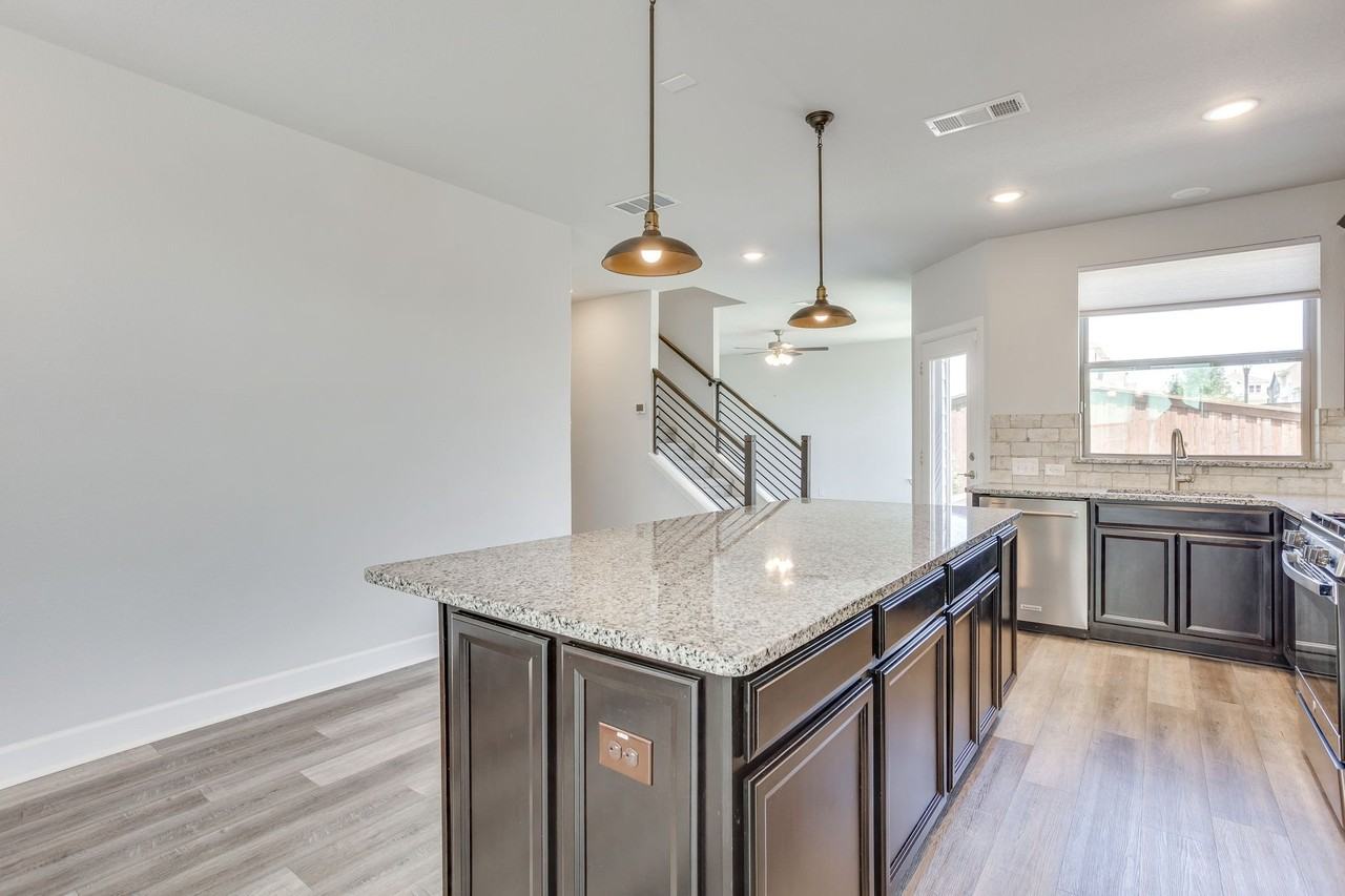 14228 Walsh Ave - Photo 5 of 21