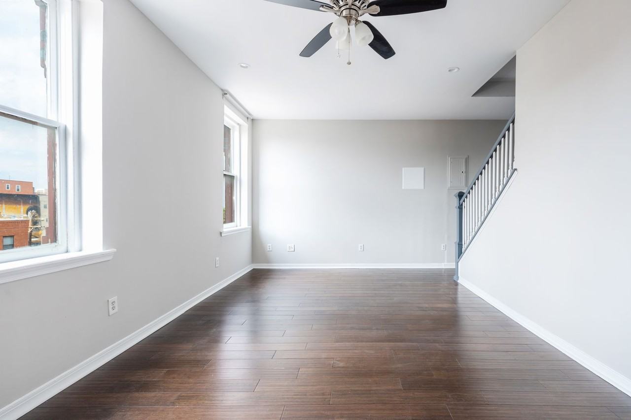 1422 W Girard Ave #E - Photo 3 of 32