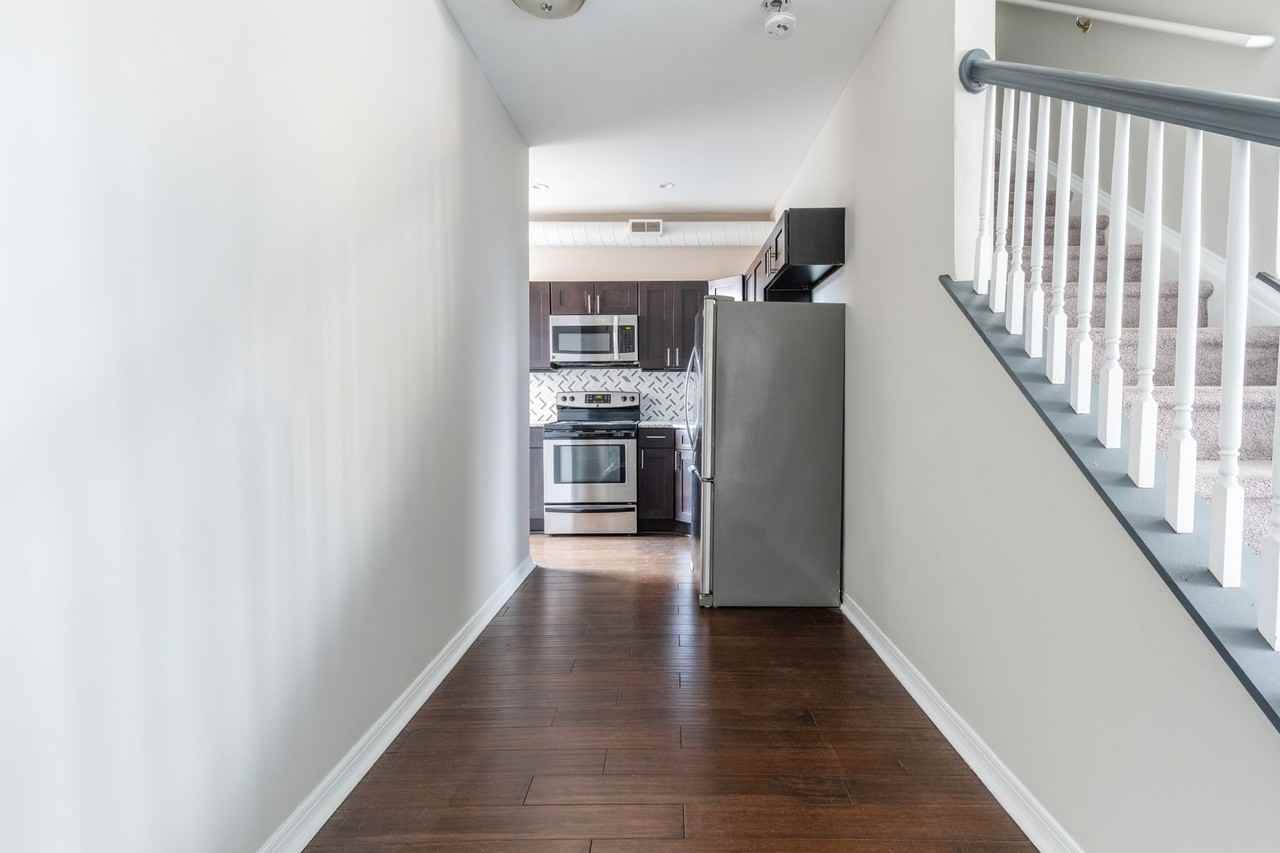 1422 W Girard Ave #E - Photo 4 of 32