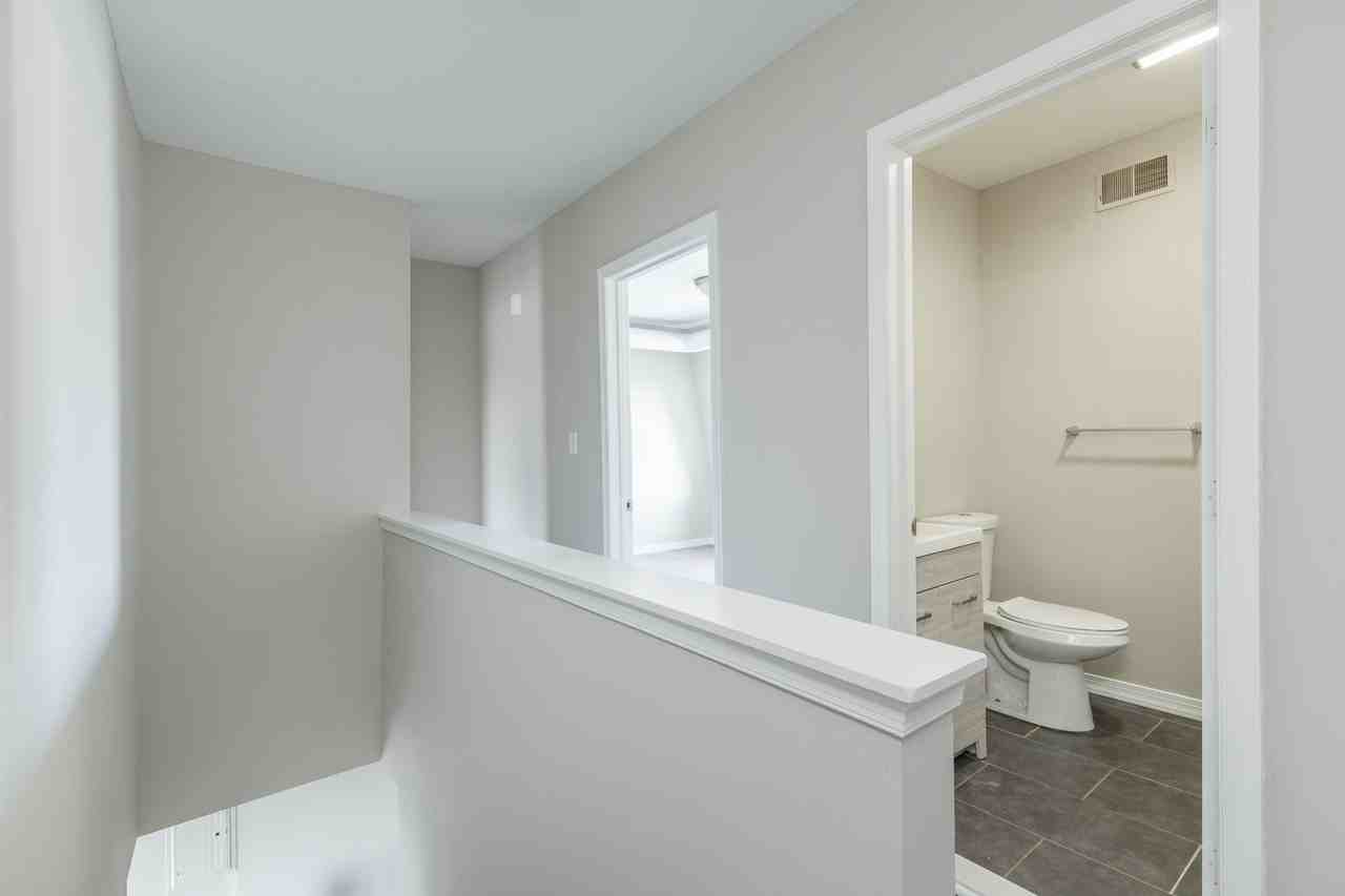 1422 W Girard Ave #E - Photo 5 of 32