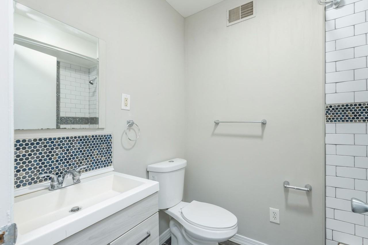 1422 W Girard Ave #E - Photo 6 of 32
