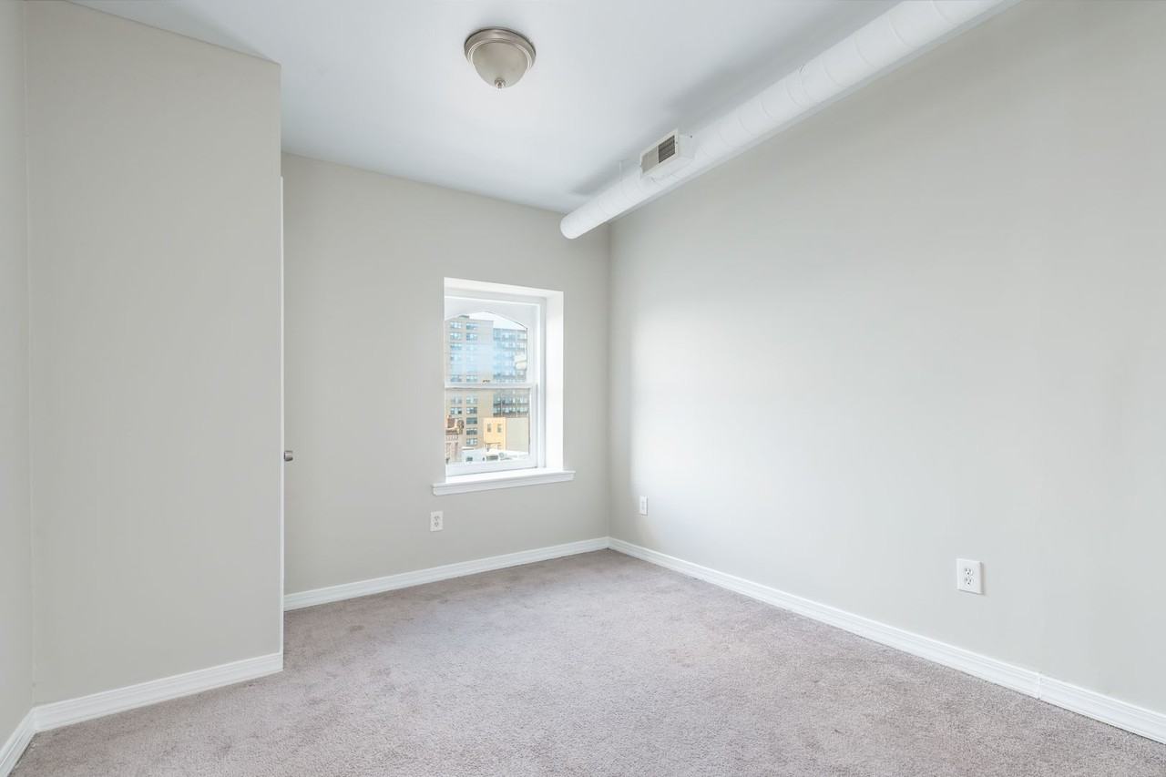 1422 W Girard Ave #E - Photo 7 of 32