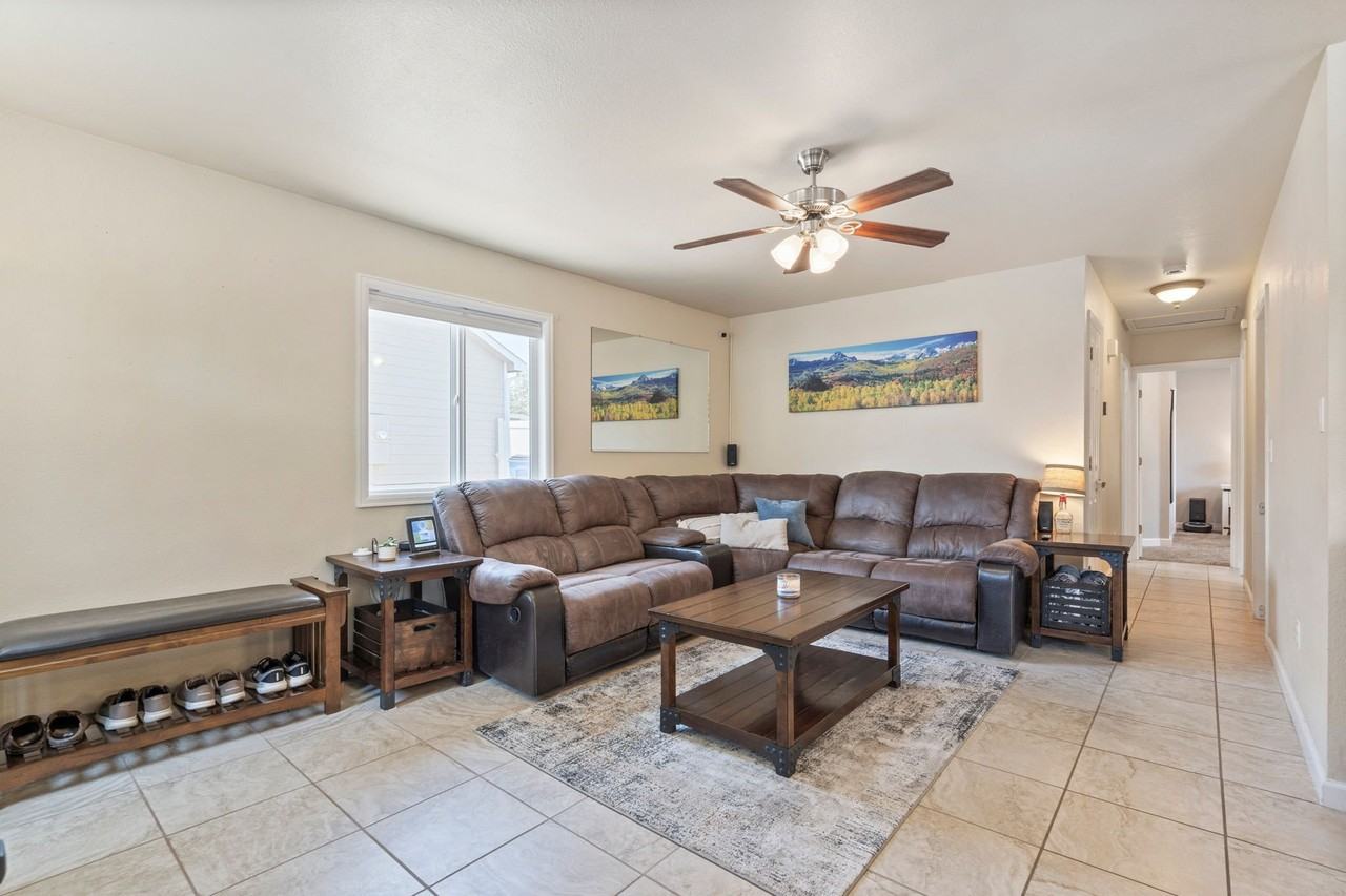 4126 Hayes Ave - Photo 3 of 27