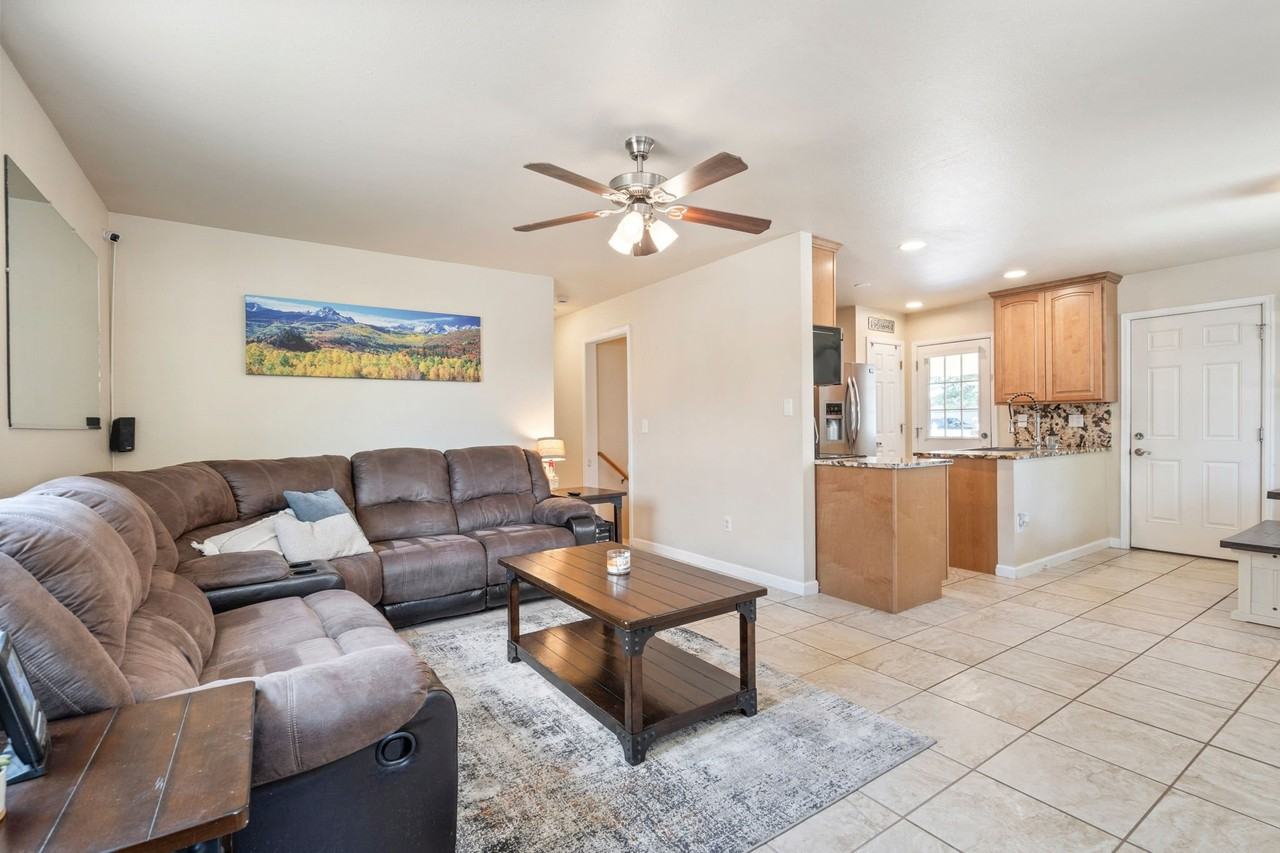 4126 Hayes Ave - Photo 4 of 27