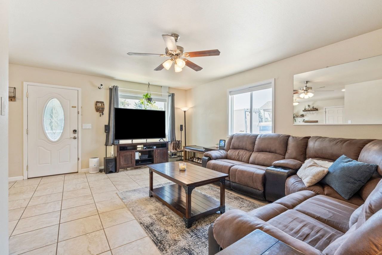4126 Hayes Ave - Photo 5 of 27
