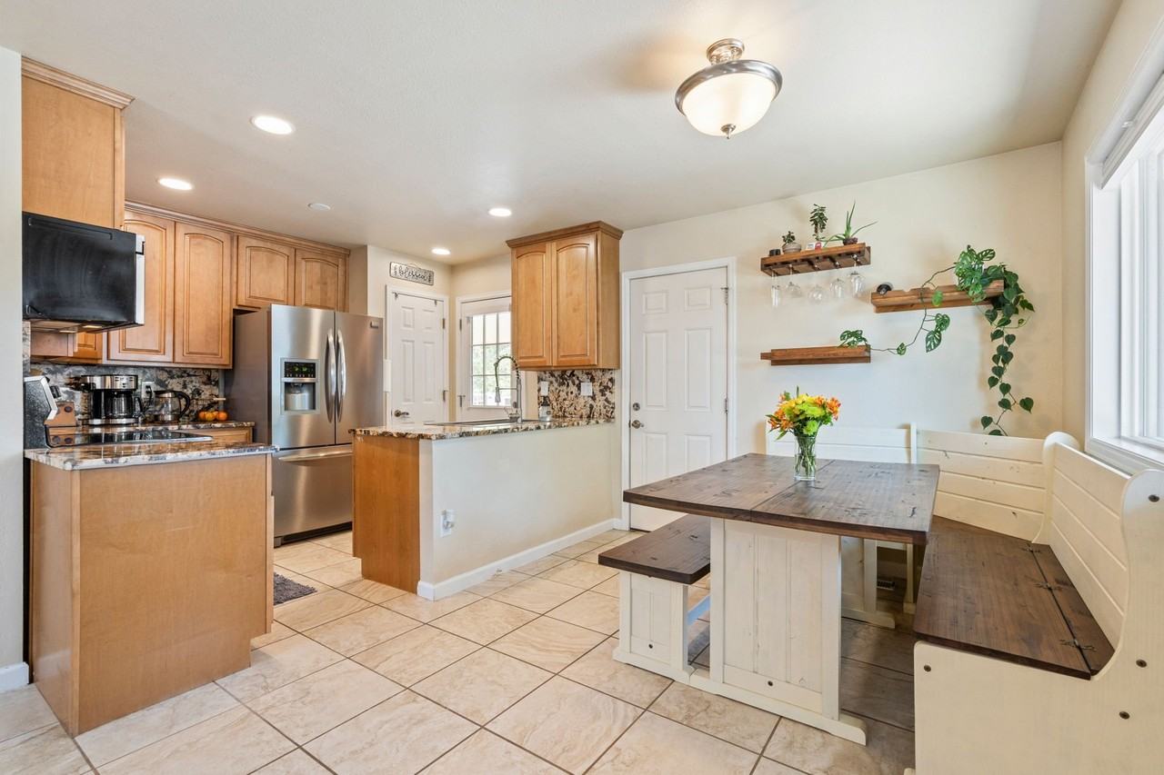 4126 Hayes Ave - Photo 7 of 27