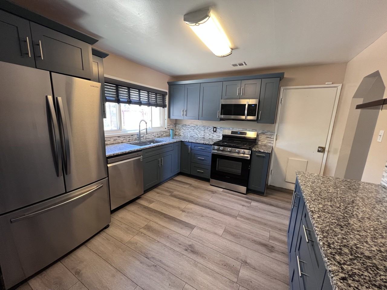1512 Hoffman Dr Ne - Photo 4 of 20
