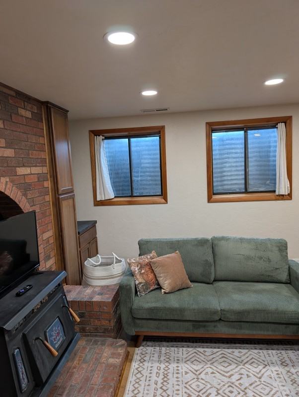 330 Sw - Photo 2 of 7