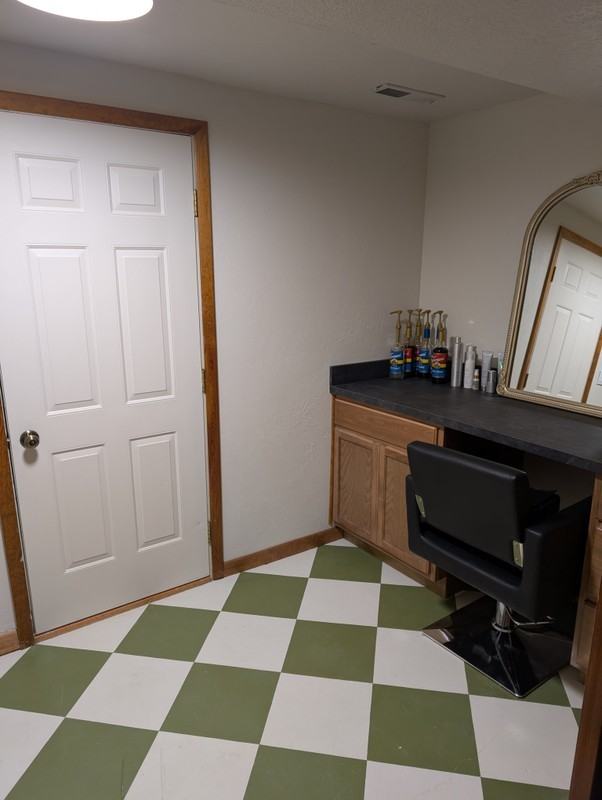 330 Sw - Photo 4 of 7
