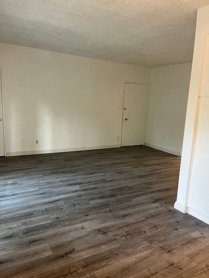 537 N El Molino Ave #22 - Photo 2 of 13