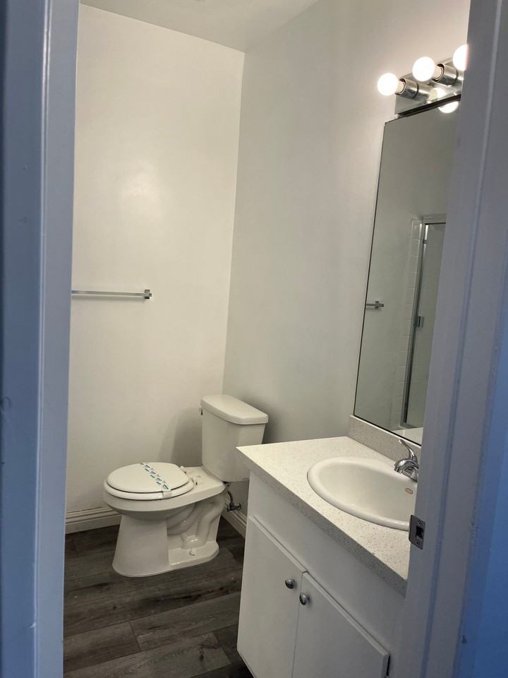 537 N El Molino Ave #22 - Photo 4 of 13