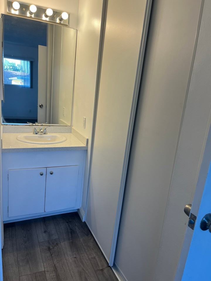 537 N El Molino Ave #22 - Photo 5 of 13