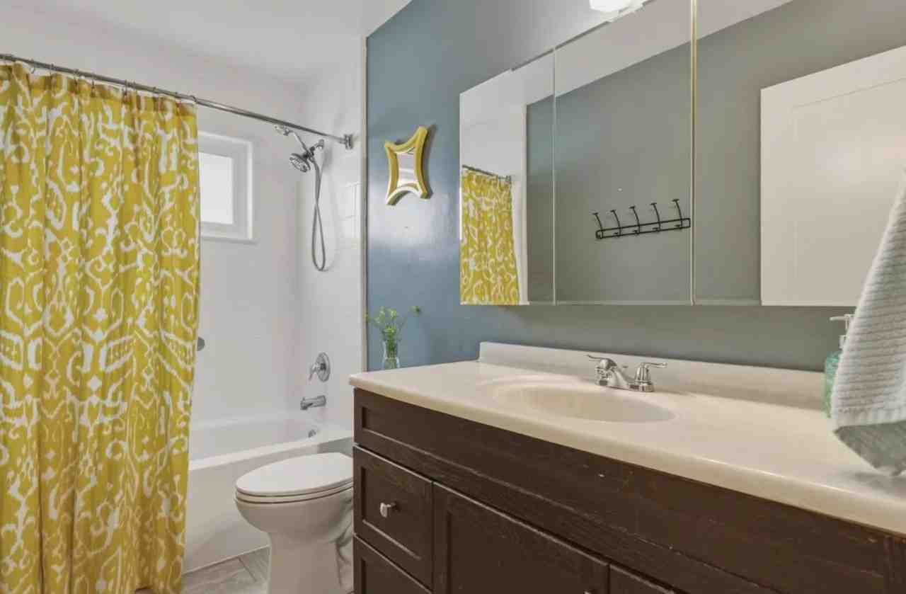1425 Luxton St - Photo 4 of 6