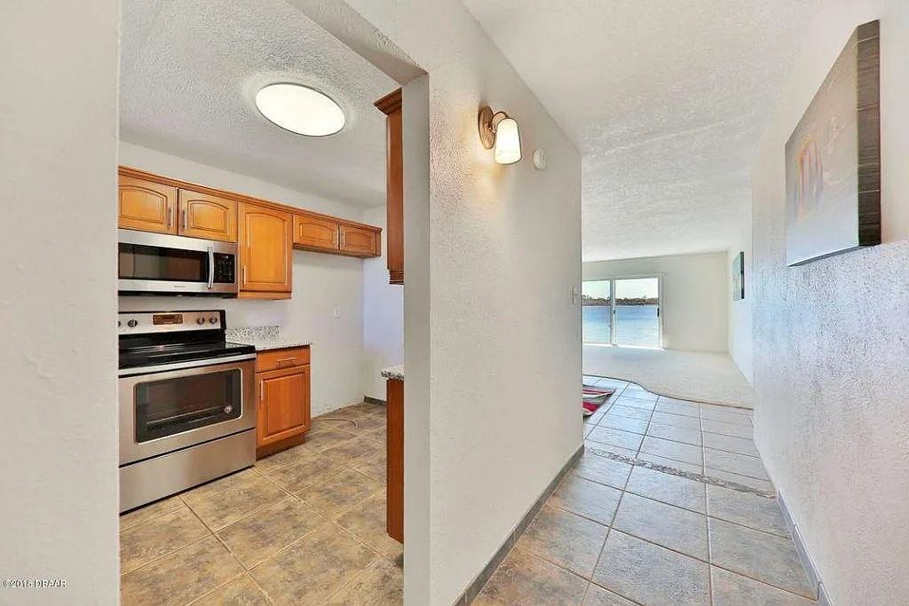 2901 N Halifax Ave #101 - Photo 3 of 19