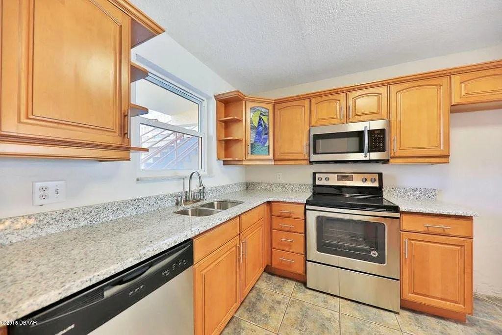 2901 N Halifax Ave #101 - Photo 6 of 19