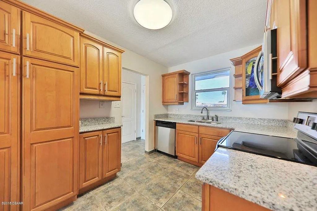 2901 N Halifax Ave #101 - Photo 7 of 19
