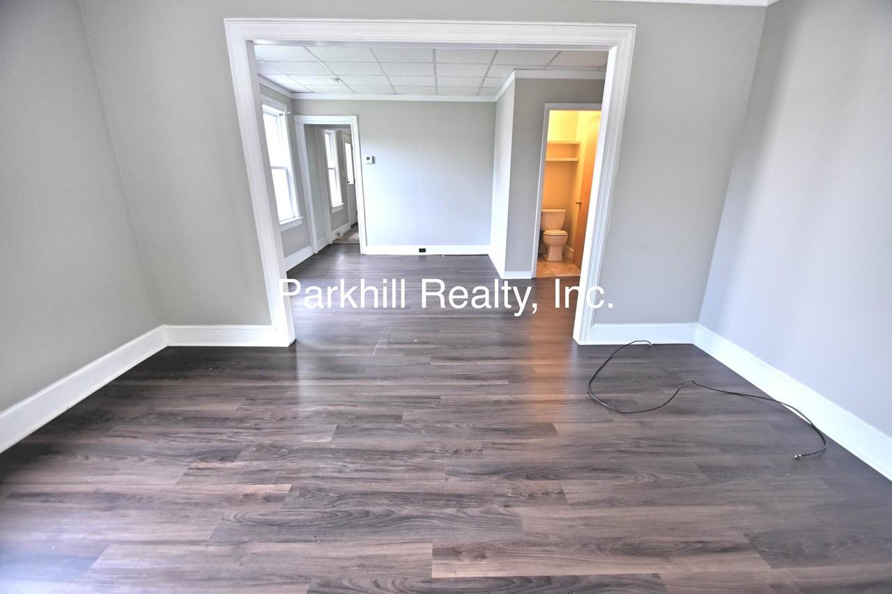 824 William St - Photo 2 of 12