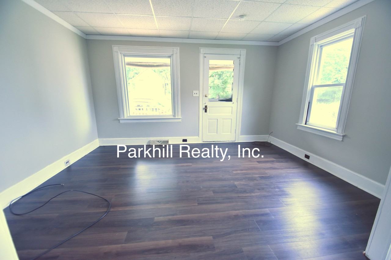 824 William St - Photo 4 of 12