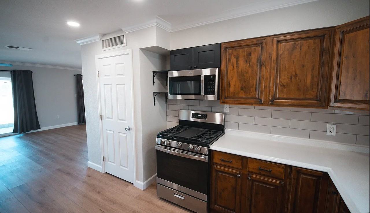 3140 W 8th St - Photo 3 of 13