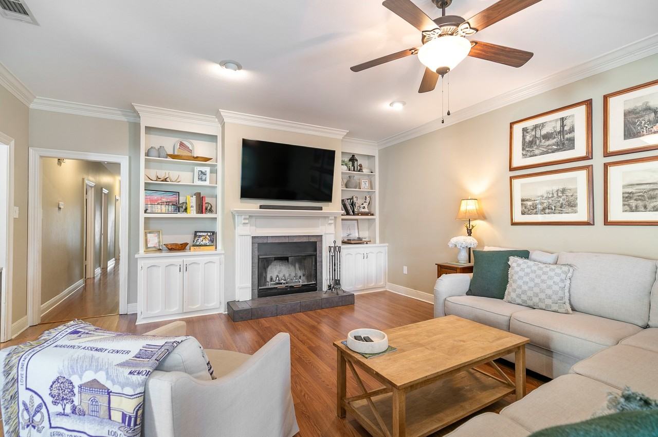 1463 Patrick Dr - Photo 2 of 15