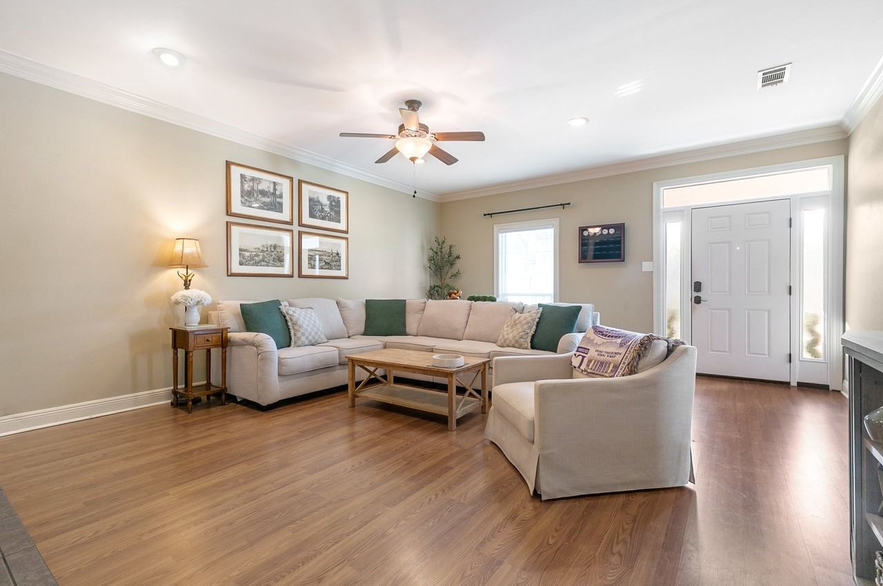 1463 Patrick Dr - Photo 3 of 15