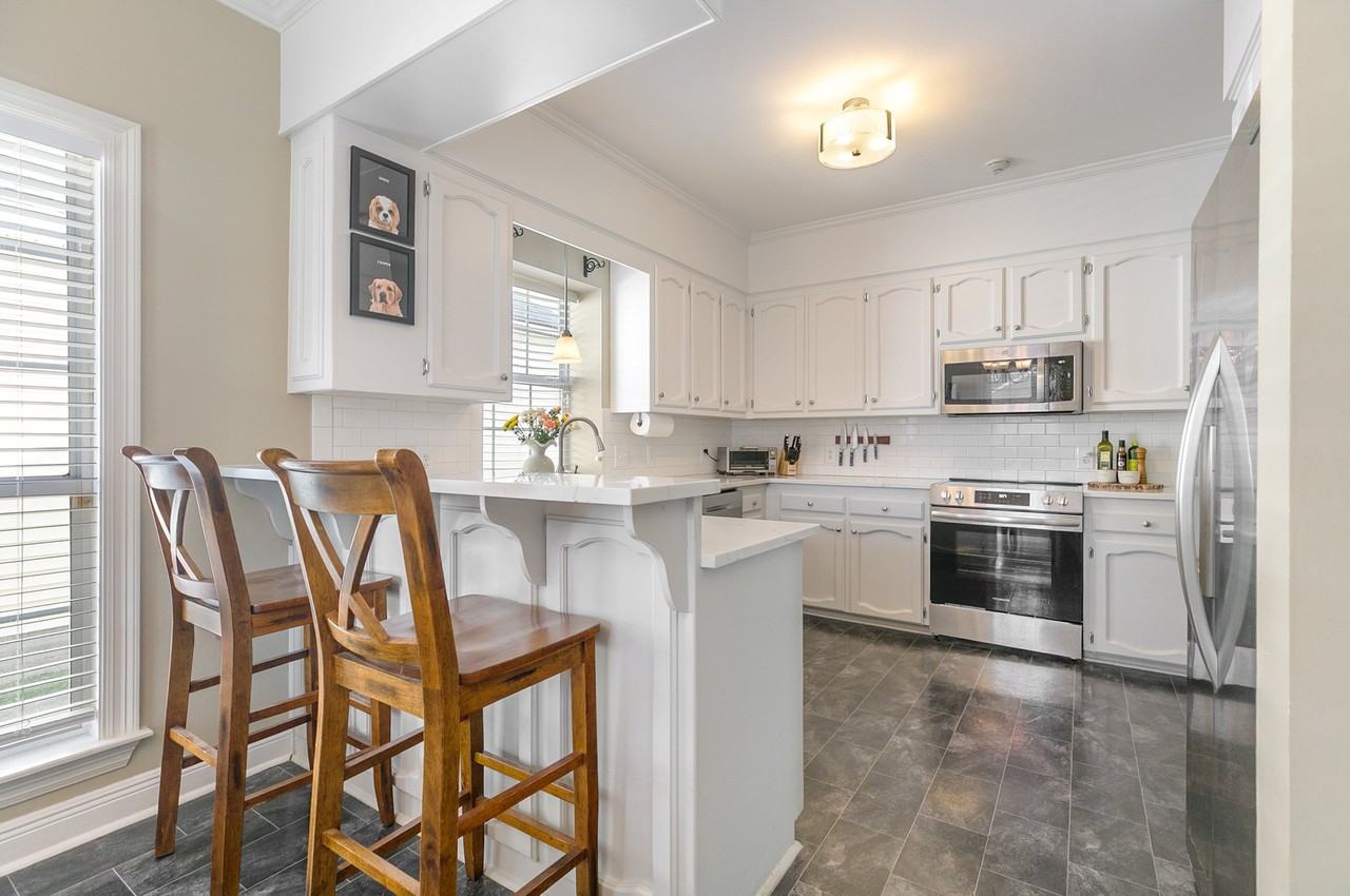 1463 Patrick Dr - Photo 5 of 15